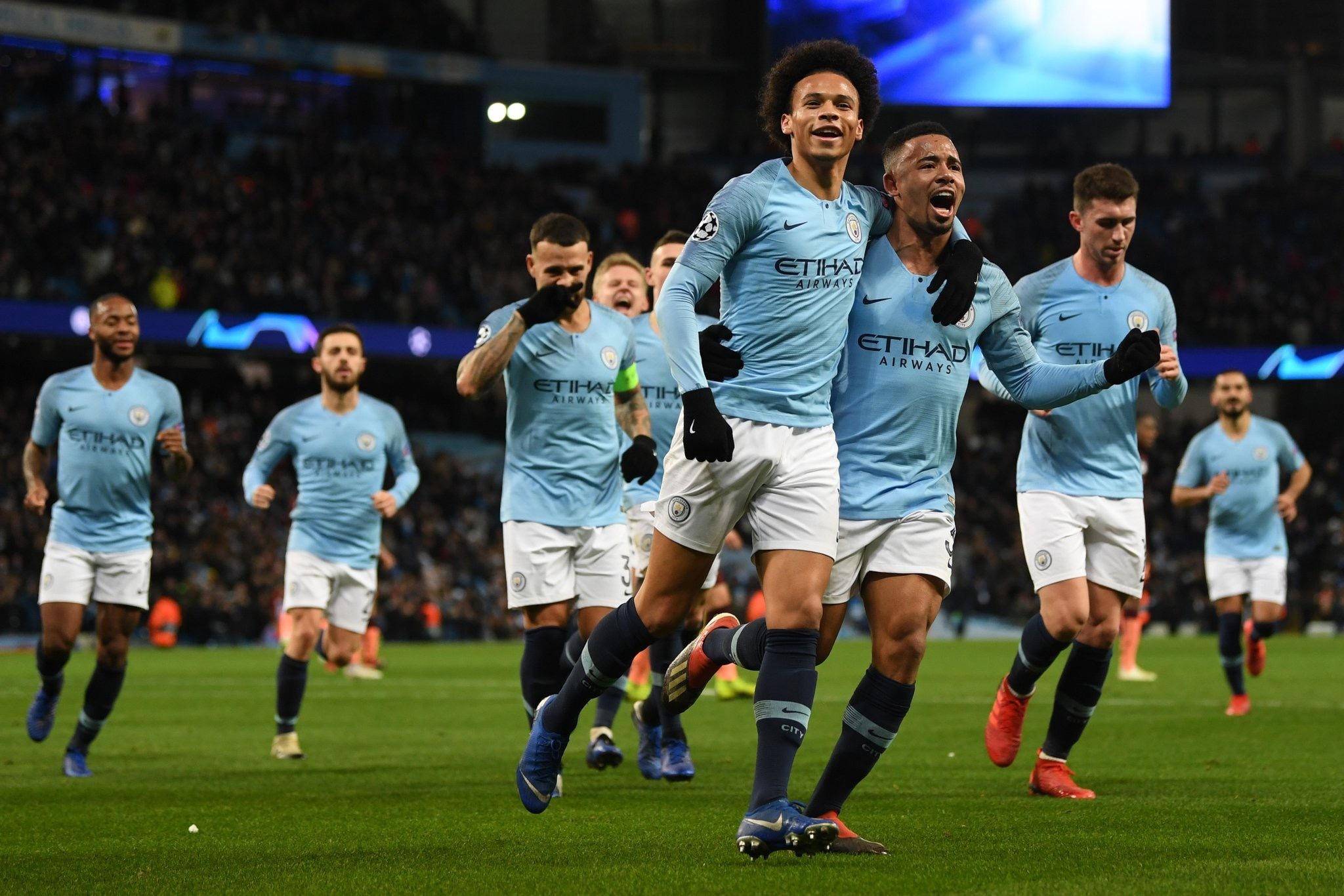 在主罚点球 在主罚点球